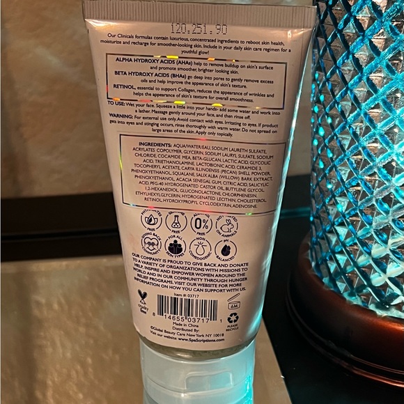 CLINICALS BY SPASCRIPTIONS DETOXIFYING FACIAL SCRUB WITH AHAS, BHAS & RETINOL - Picture 9 of 9